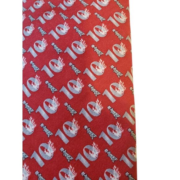 NWT Vineyard Vines Men Tie Phoenix Tower 10 Year Anniversary Red with Gray Tower - Picture 2 of 13